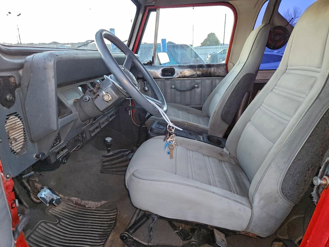 Jeep Wrangler Laredo Image 4