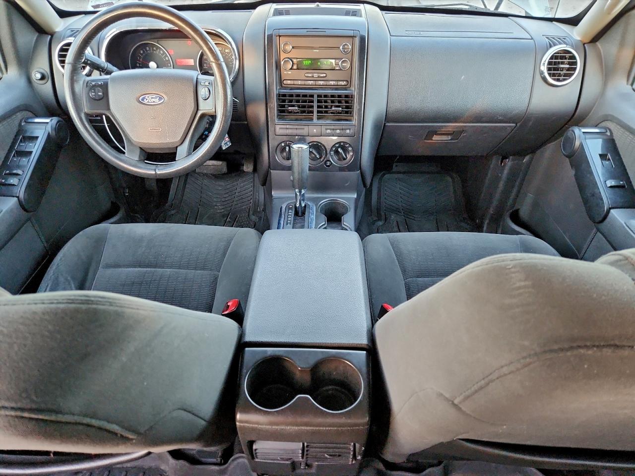 Ford Explorer Xlt Image 10