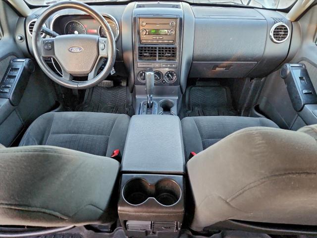 Ford Explorer Xlt Image 10