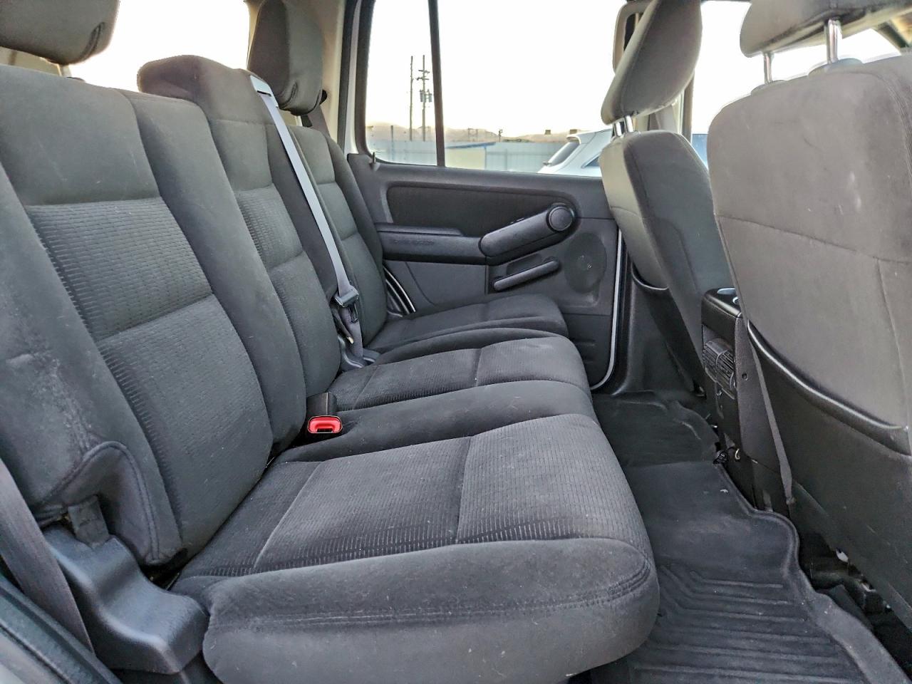 Ford Explorer Xlt Image 6