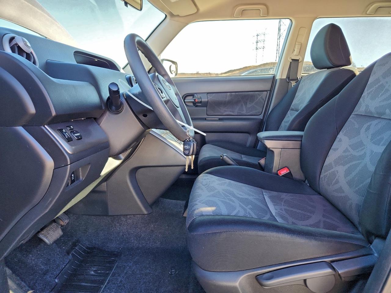 Toyota Scion Image 6