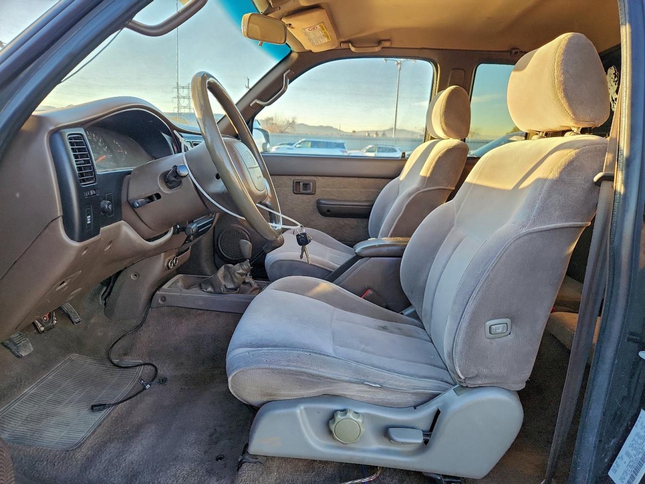 Toyota Tacoma Xtracab Image 13