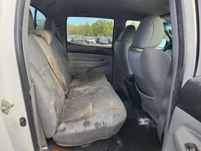 Toyota Tacoma Double Cab Image 4