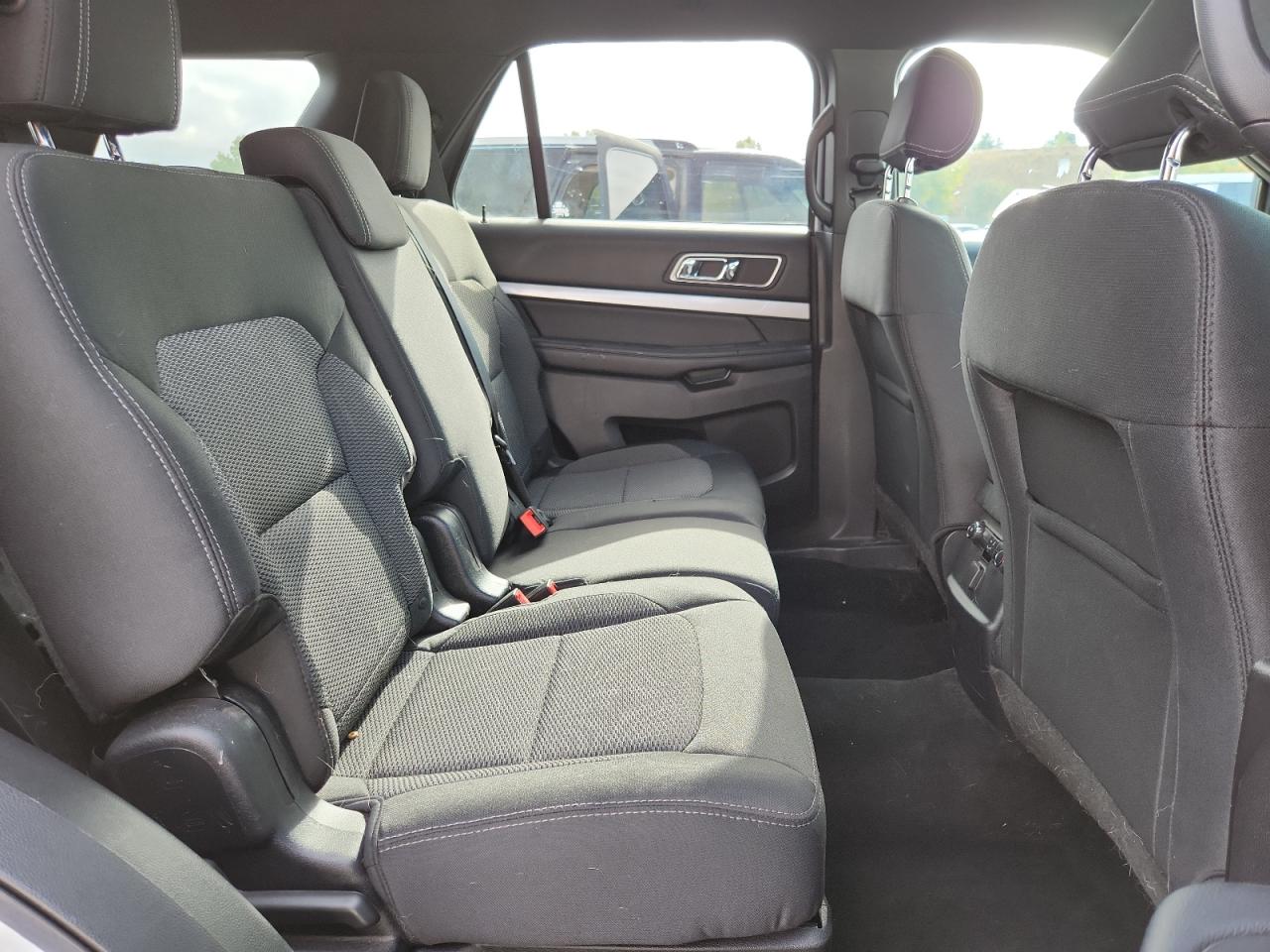 Ford Explorer Xlt Image 2