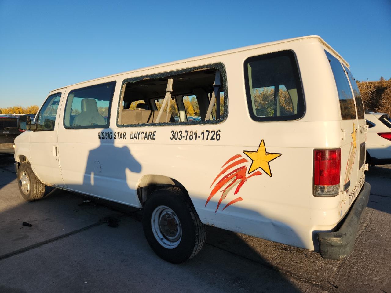 Ford Econoline E350 Super Duty Wagon Image 2