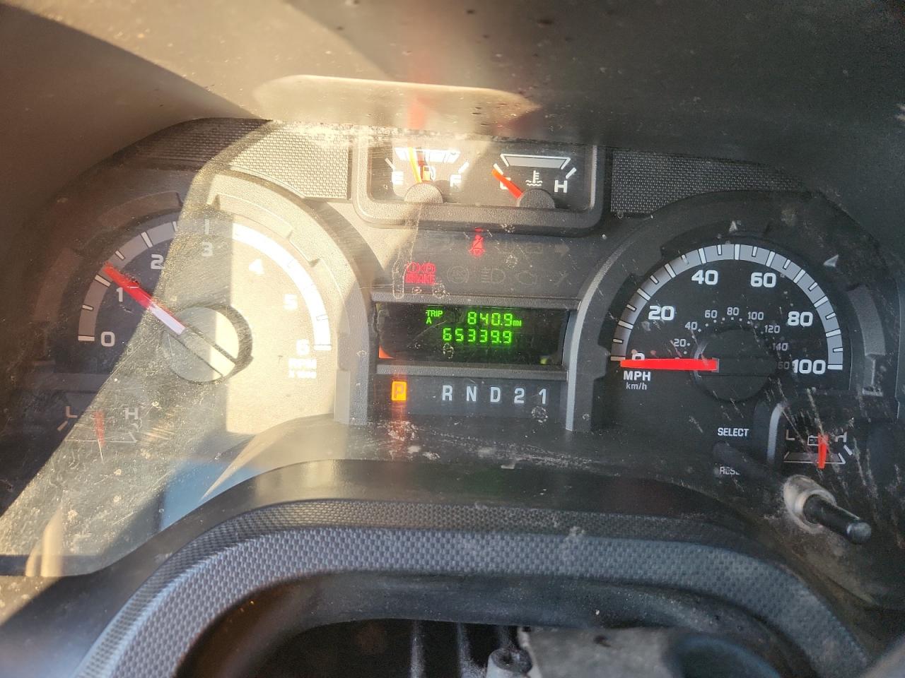 Ford Econoline E350 Super Duty Wagon Image 9