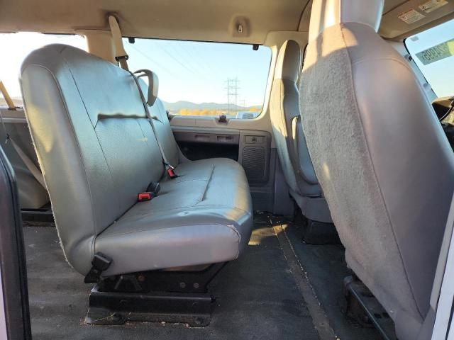 Ford Econoline E350 Super Duty Wagon Image 8