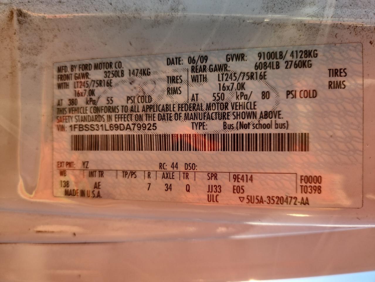 Ford Econoline E350 Super Duty Wagon Image 13