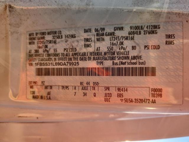 Ford Econoline E350 Super Duty Wagon Image 13