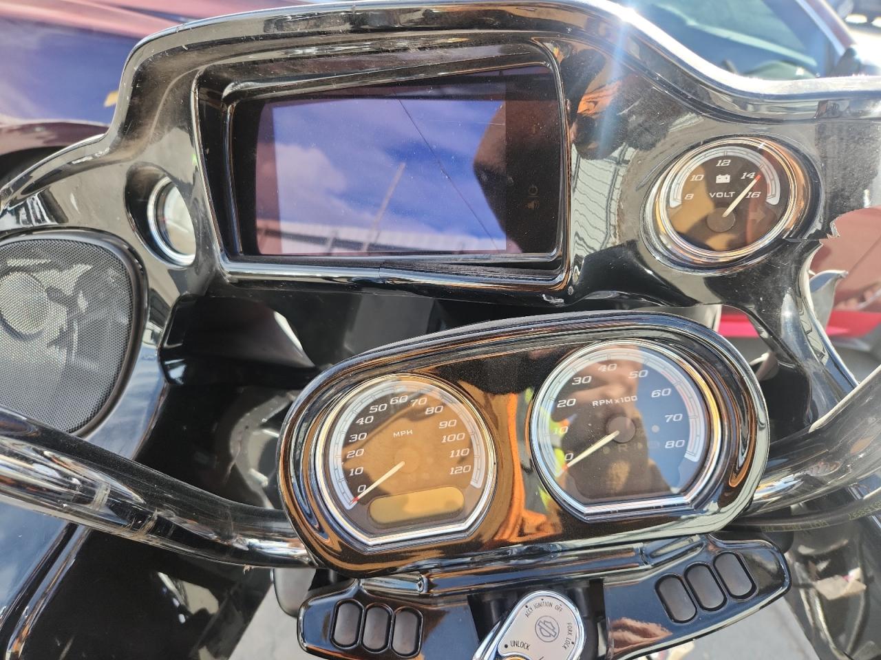 Harley-Davidson Fltrk Image 8