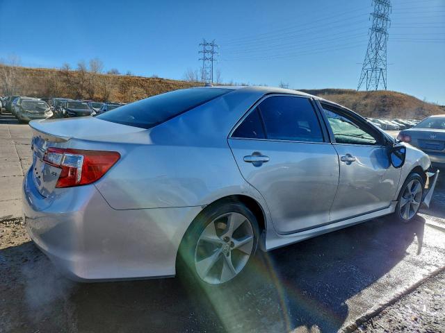 Toyota Camry Se Image 13