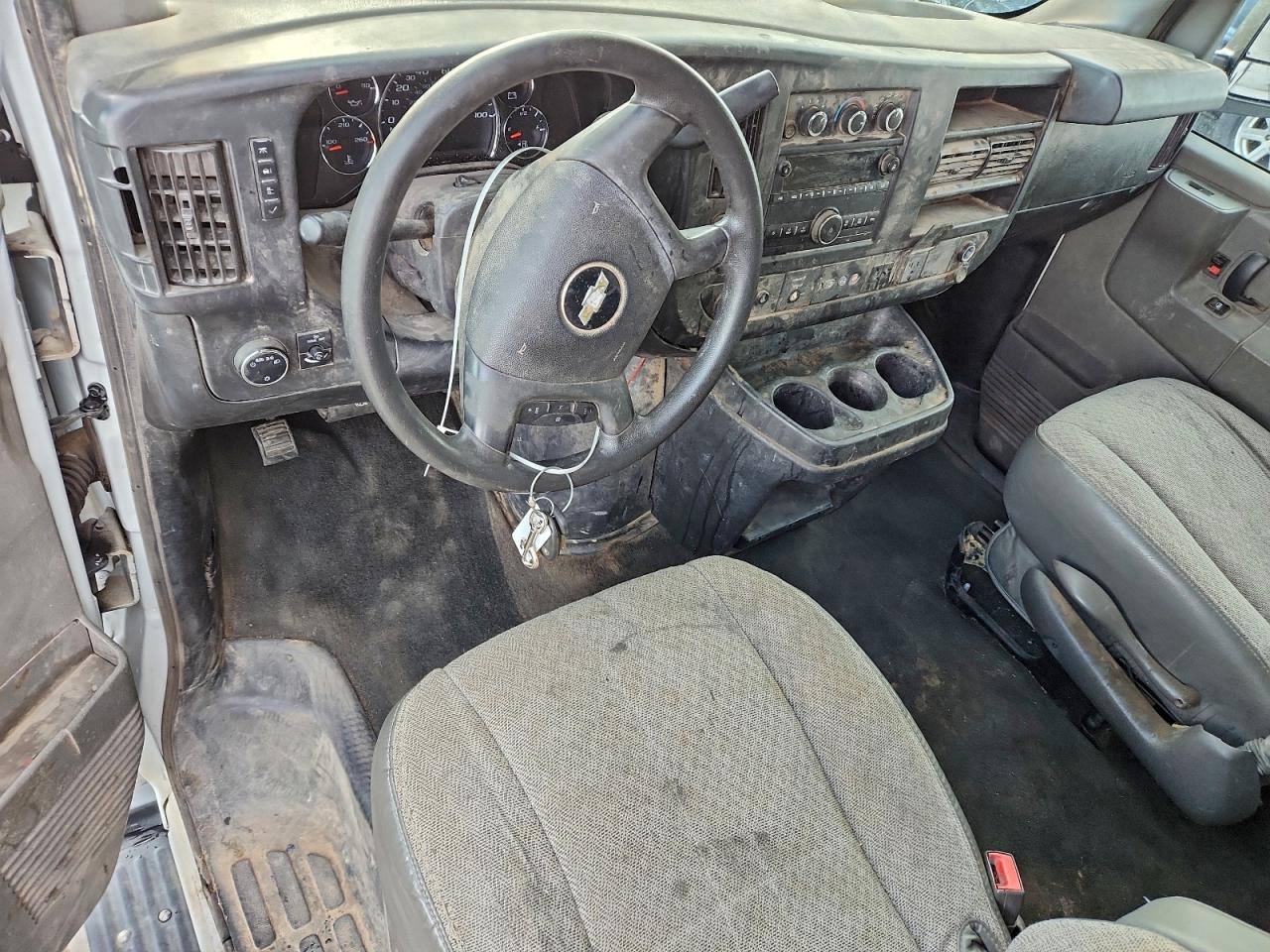 Chevrolet Express Lt Image 13