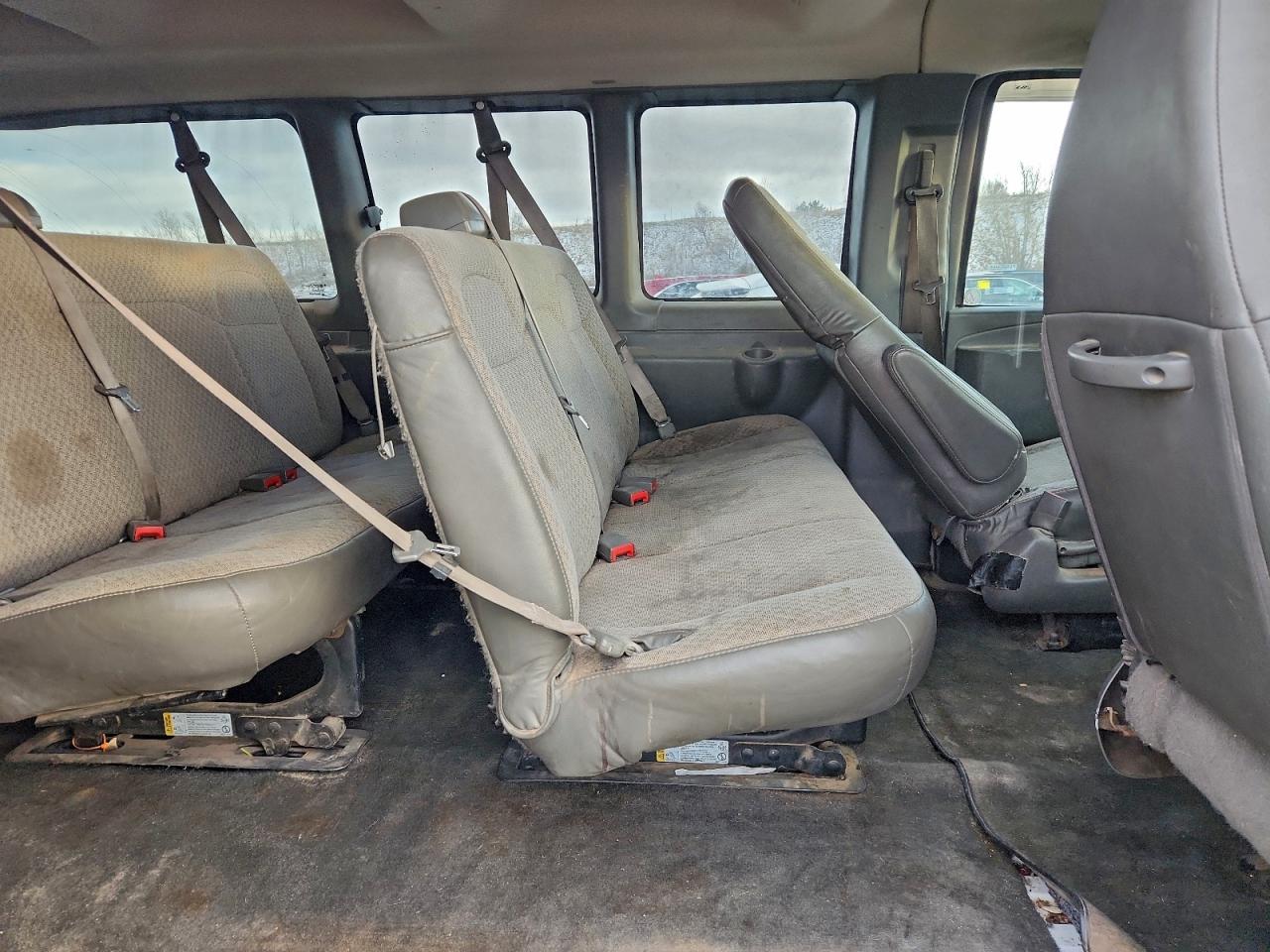 Chevrolet Express Lt Image 3