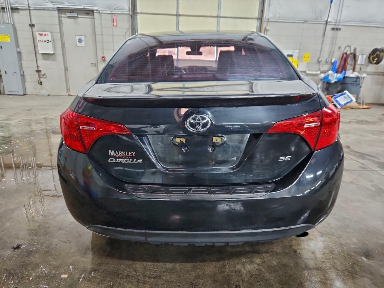 Toyota Corolla L Image 8