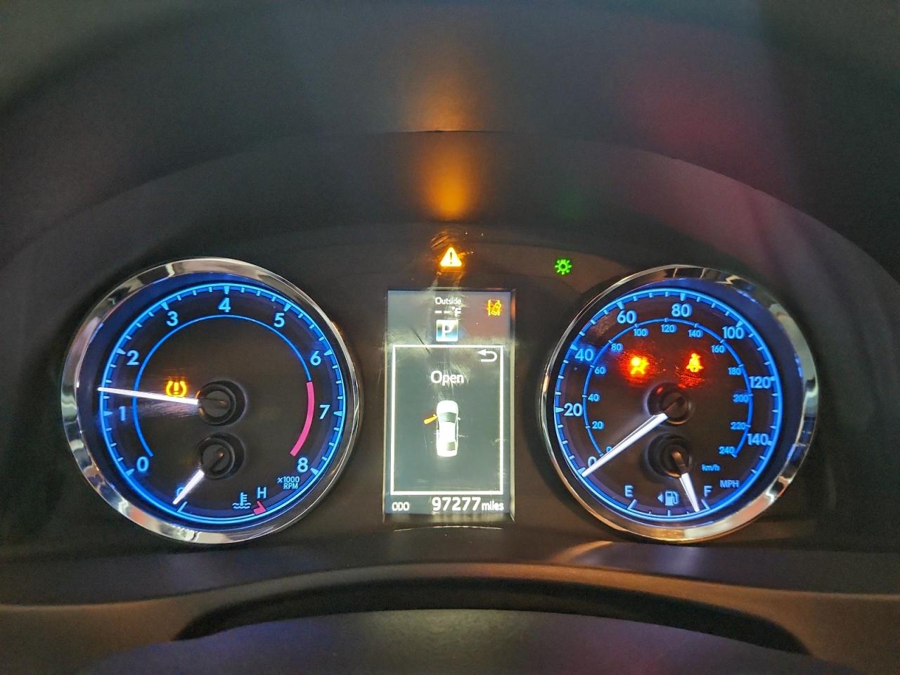 Toyota Corolla L Image 6