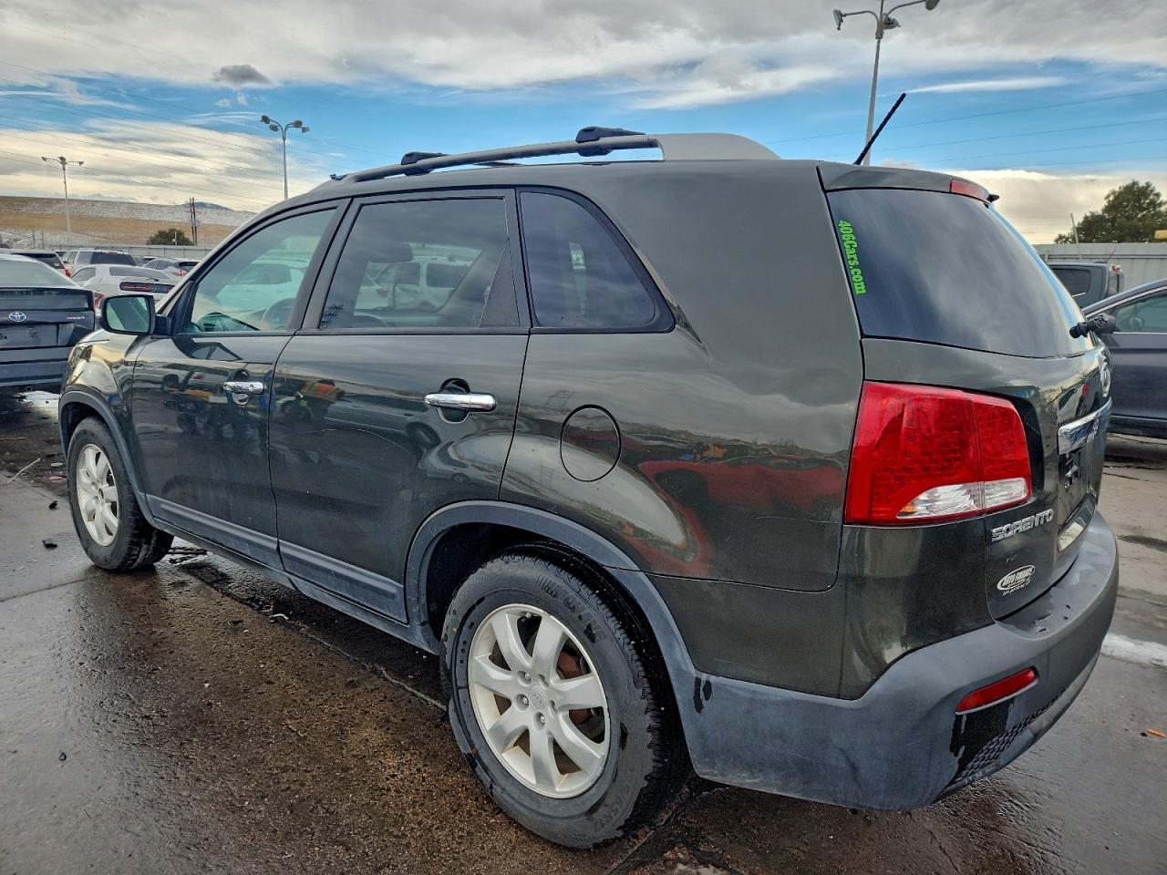 Kia Sorento Base Image 10