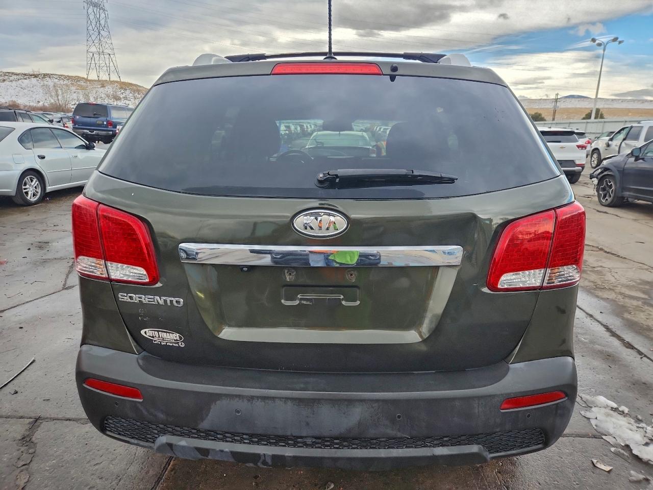 Kia Sorento Base Image 2