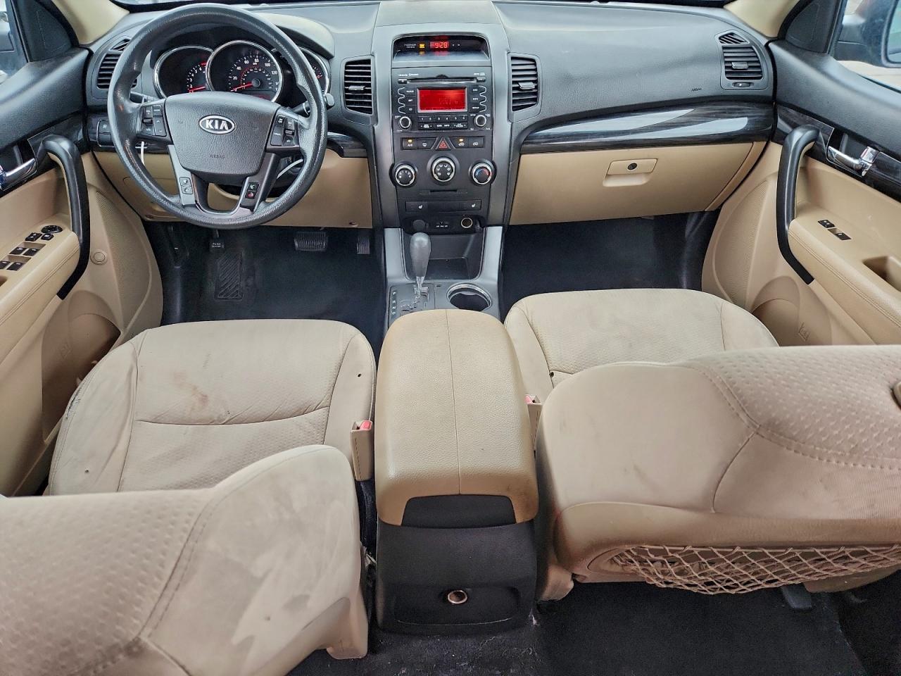 Kia Sorento Base Image 11