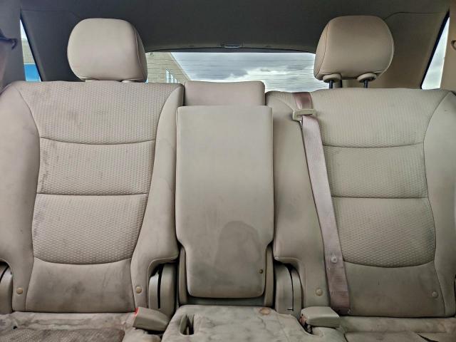 Kia Sorento Base Image 13