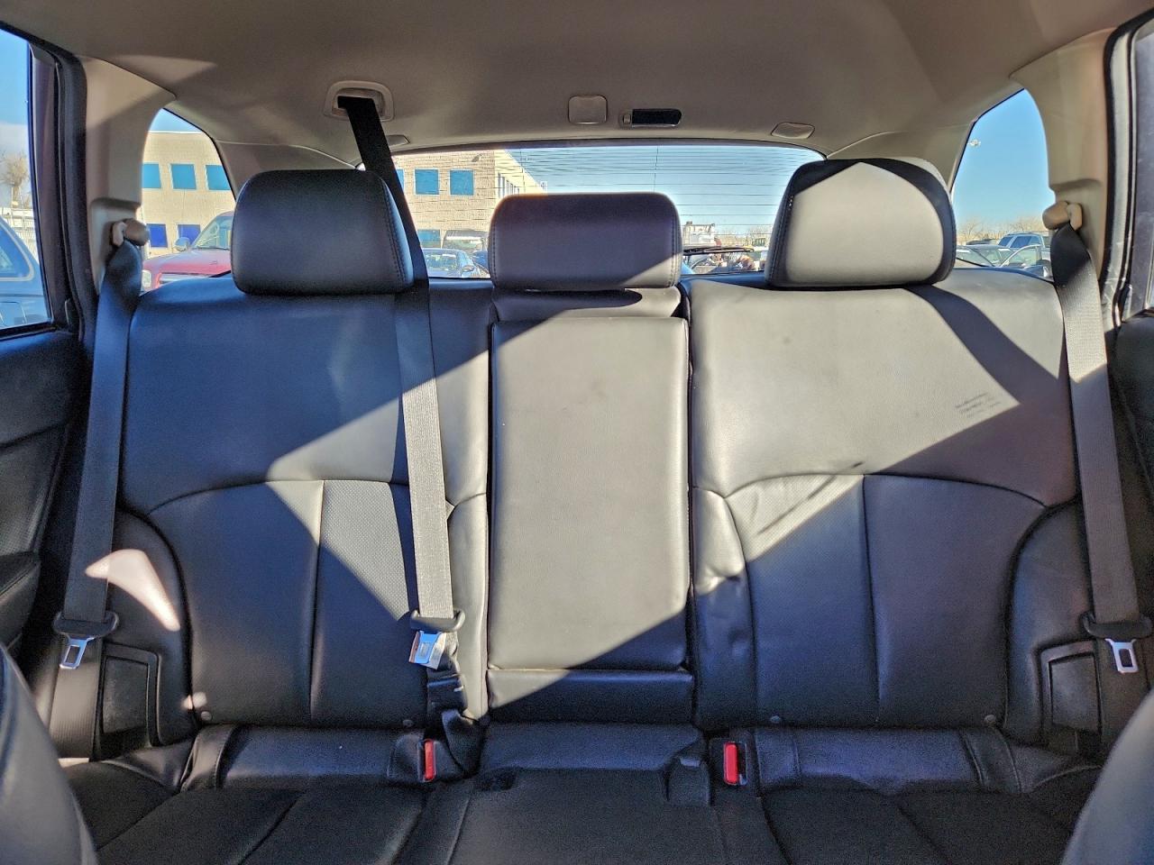 Subaru Outback 2.5i Limited Image 10