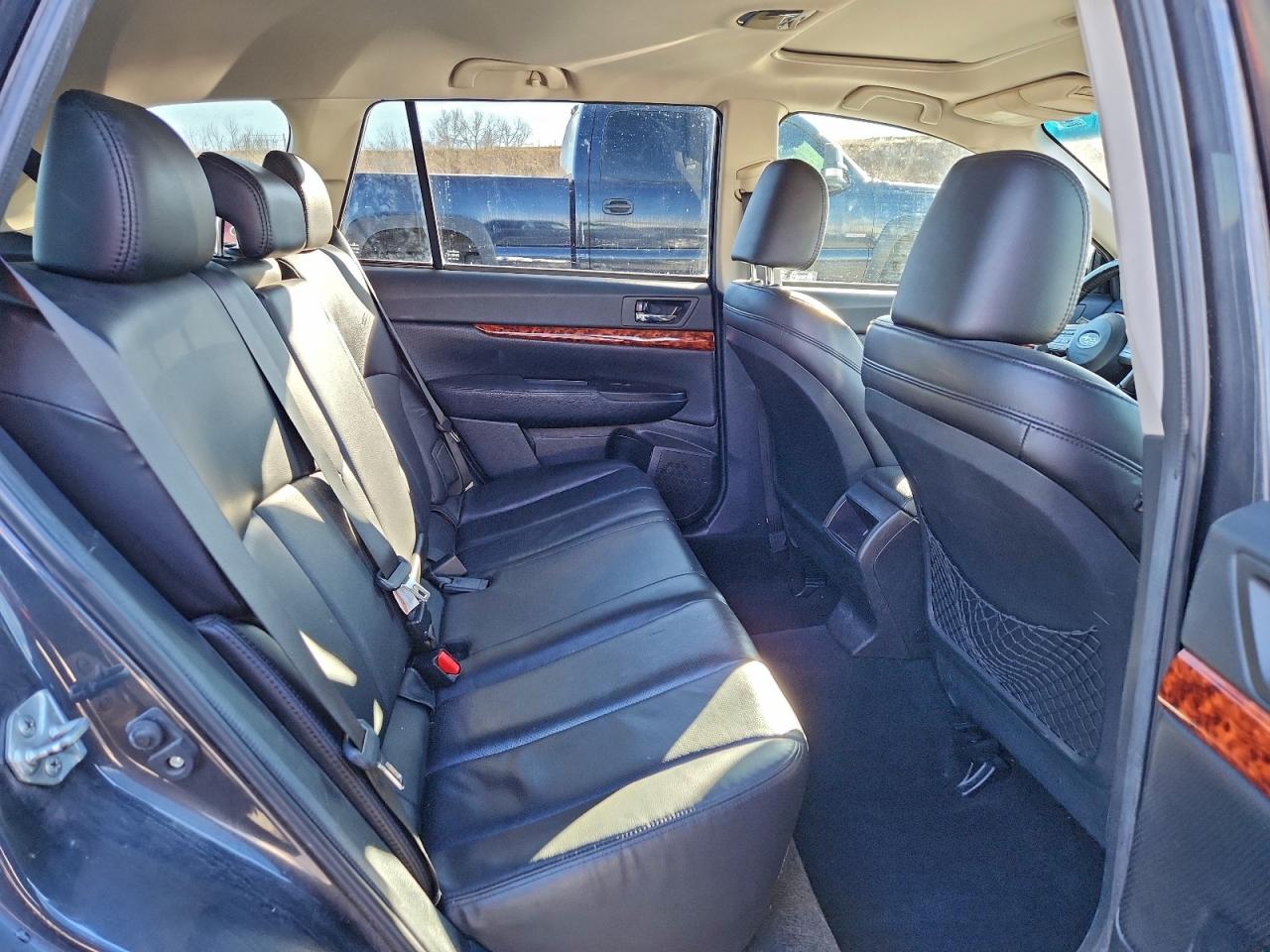 Subaru Outback 2.5i Limited Image 9