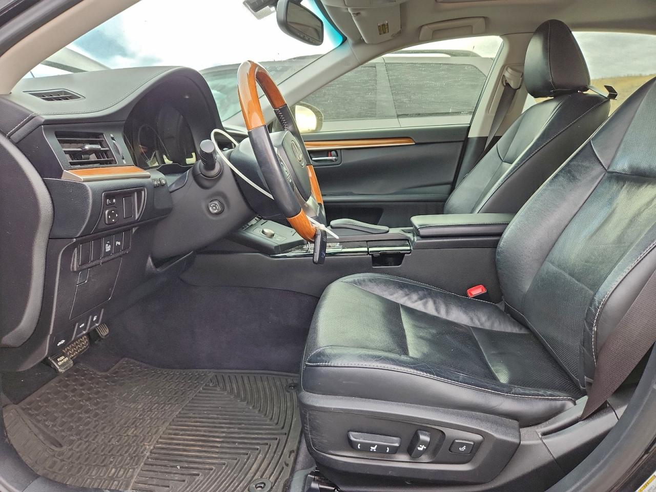 Lexus Es 300h Image 3