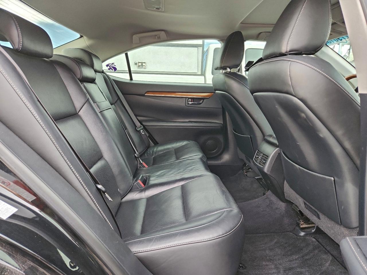 Lexus Es 300h Image 11