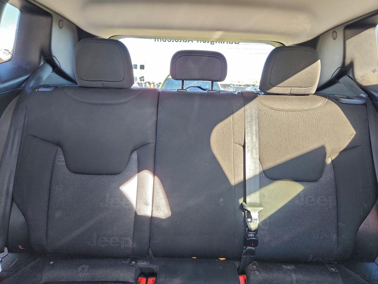 Jeep Renegade Latitude Image 13