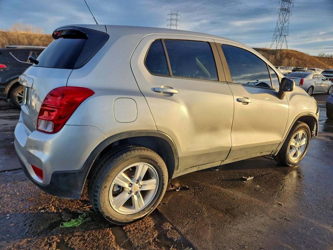 Chevrolet Trax Ls Image 3