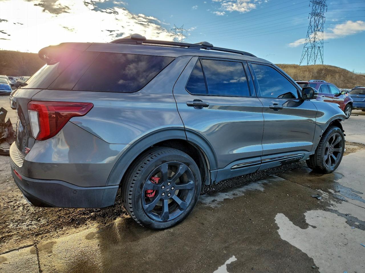 Ford Explorer St Image 8
