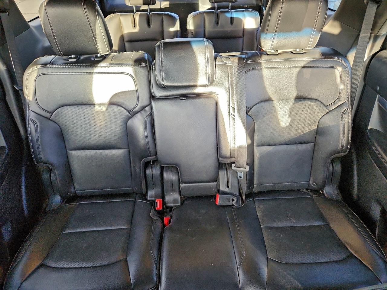 Ford Explorer Limited Image 11