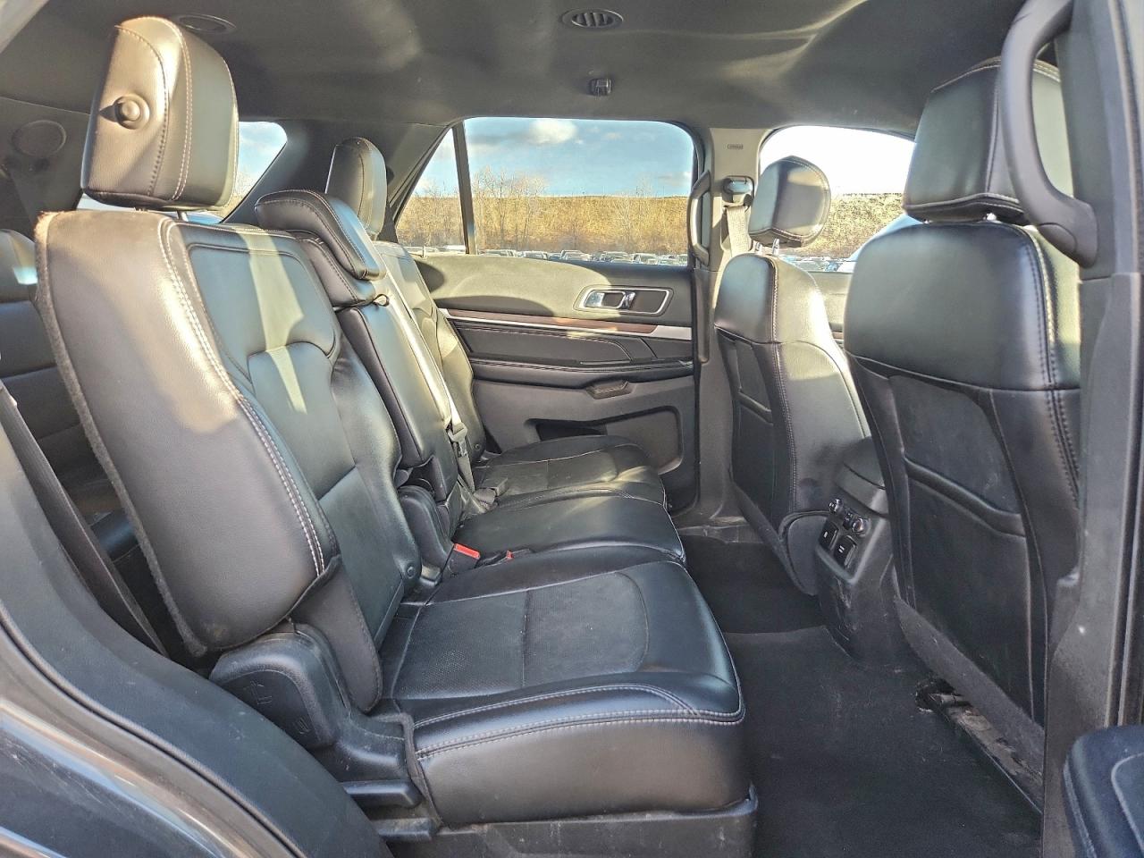 Ford Explorer Limited Image 7