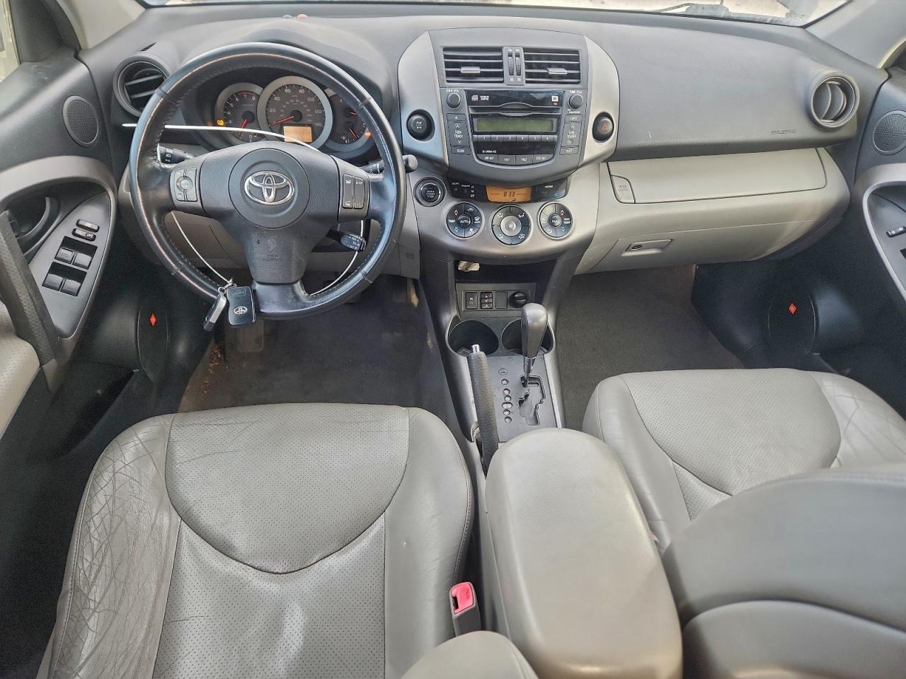 Toyota RAV4 Limited Image 7