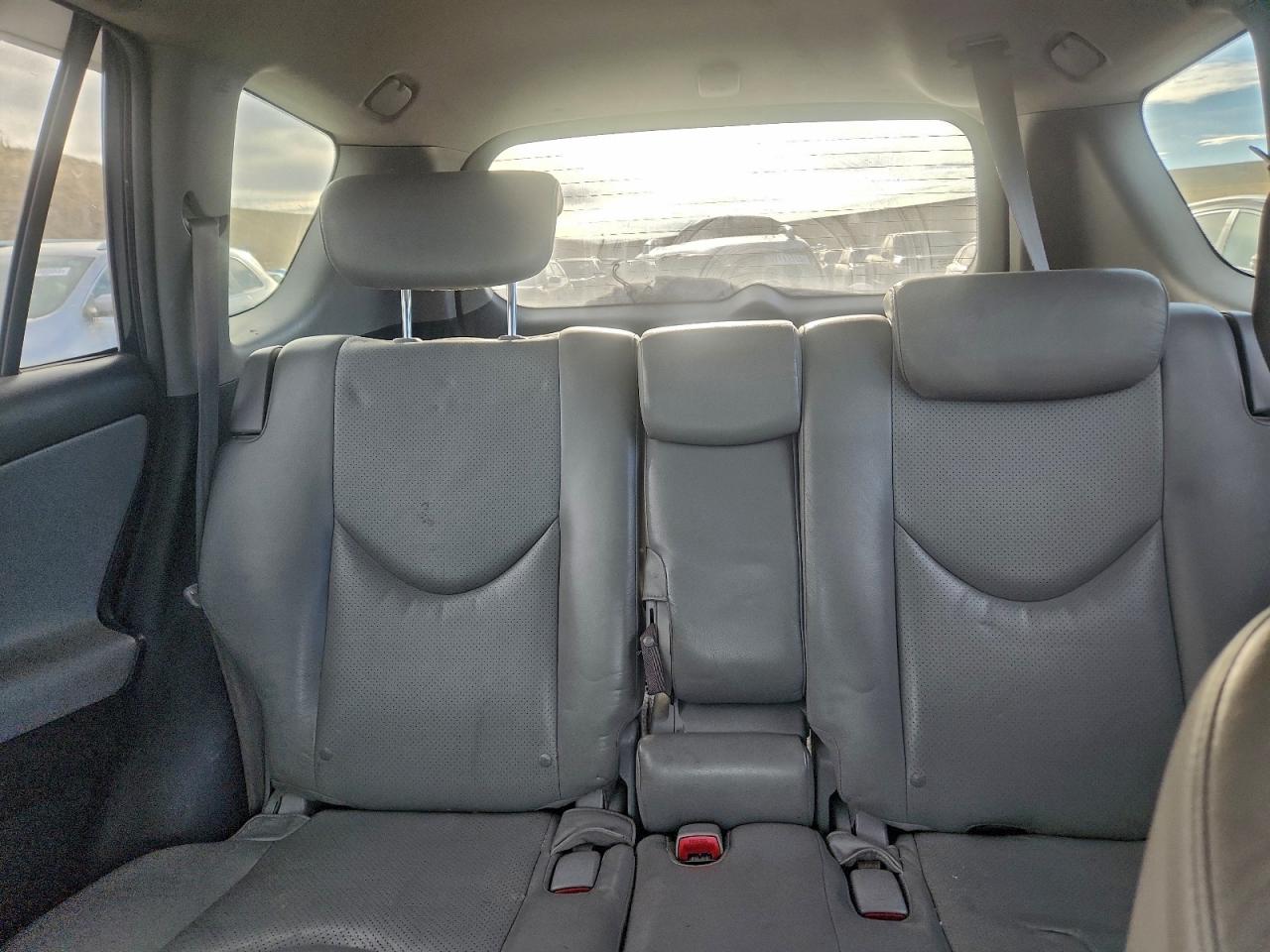 Toyota RAV4 Limited Image 13