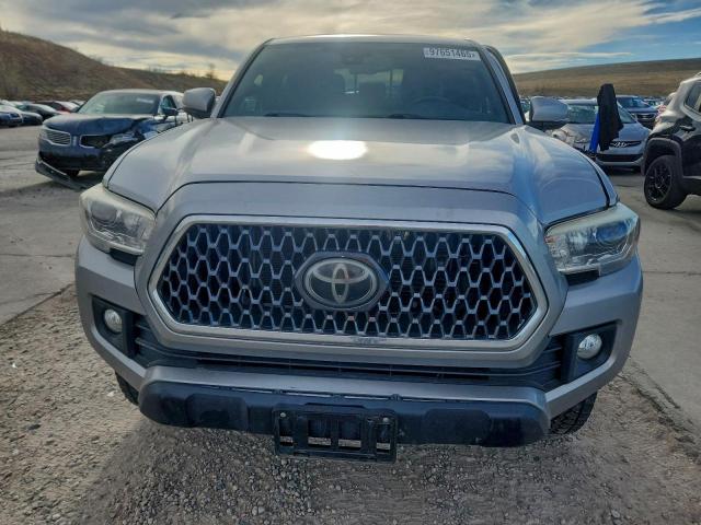 Toyota Tacoma Double Cab Image 2