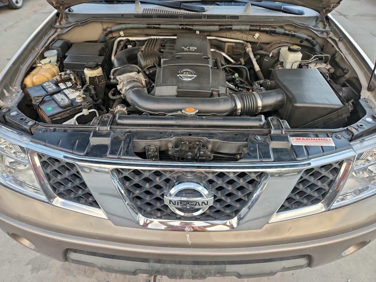 Nissan Frontier Crew Cab Le Image 6