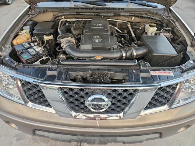 Nissan Frontier Crew Cab Le Image 6