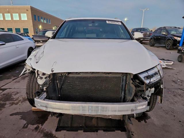 Audi Q3 Prestige Image 11