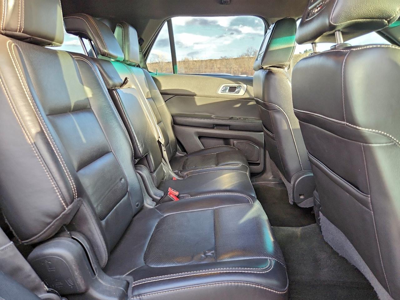 Ford Explorer Sport Image 13