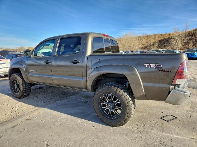 Toyota Tacoma Double Cab Image 3