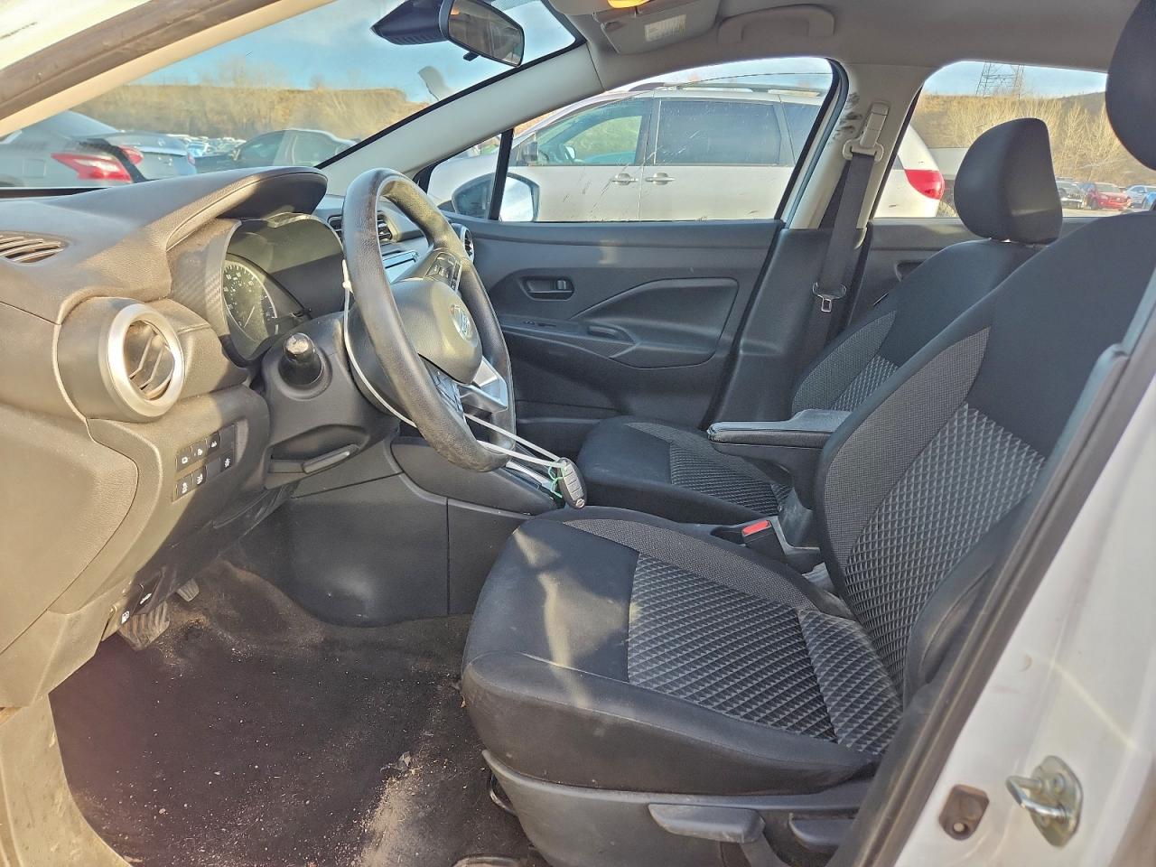 Nissan Versa S Image 6