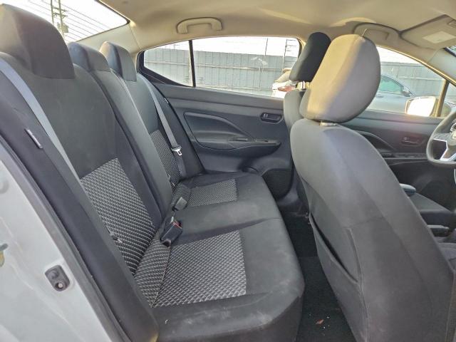 Nissan Versa S Image 12