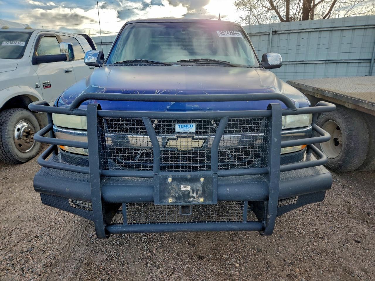 Chevrolet Silverado K2500 Heavy Duty Image 3