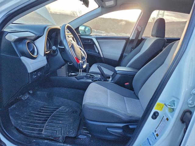 Toyota RAV4 Le Image 6