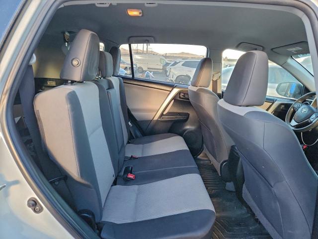 Toyota RAV4 Le Image 9