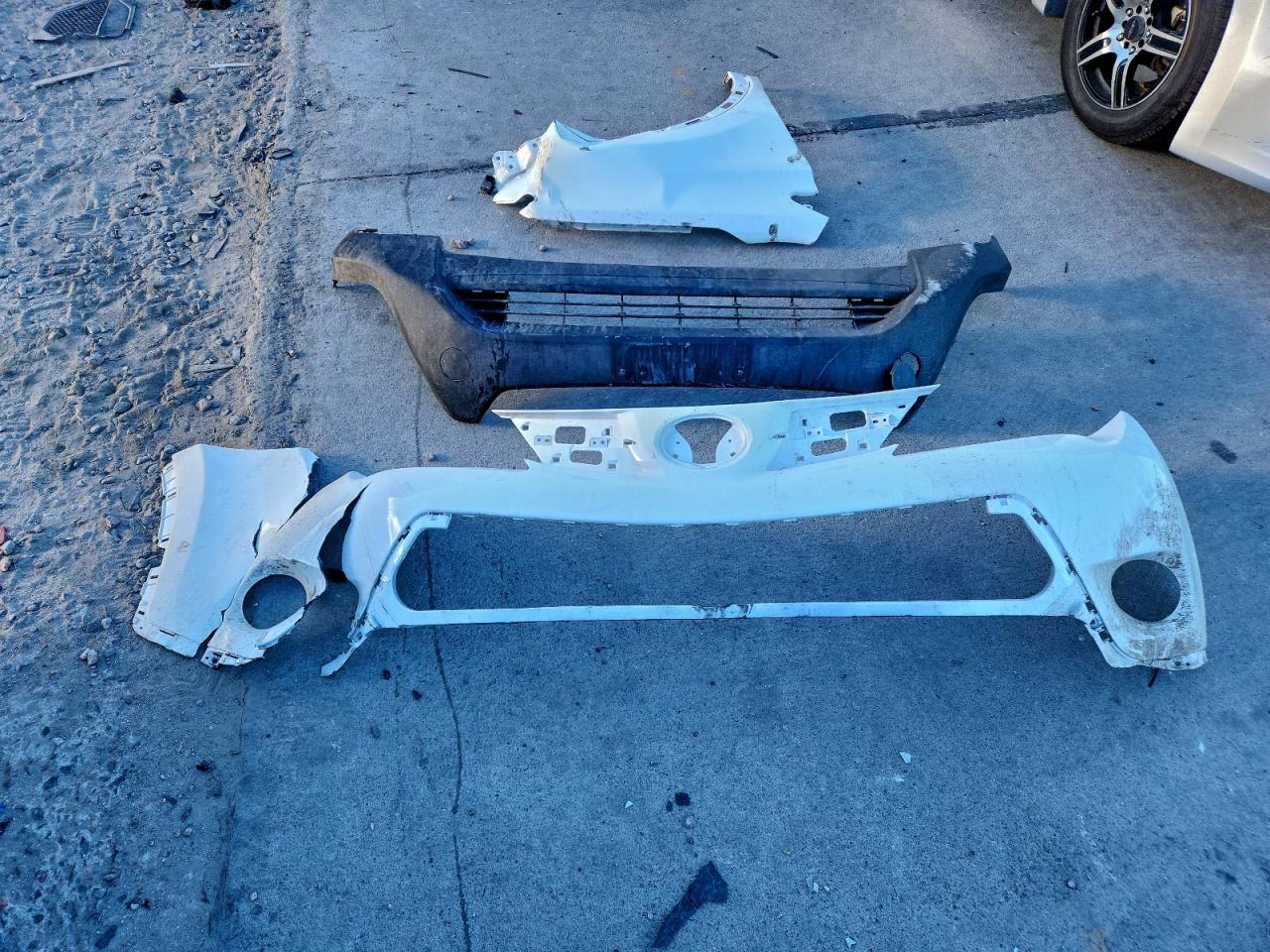 Toyota RAV4 Le Image 13