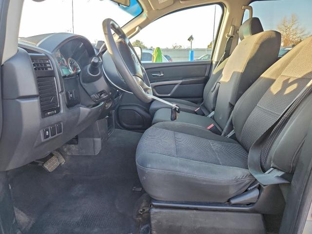 Nissan Titan S Image 7