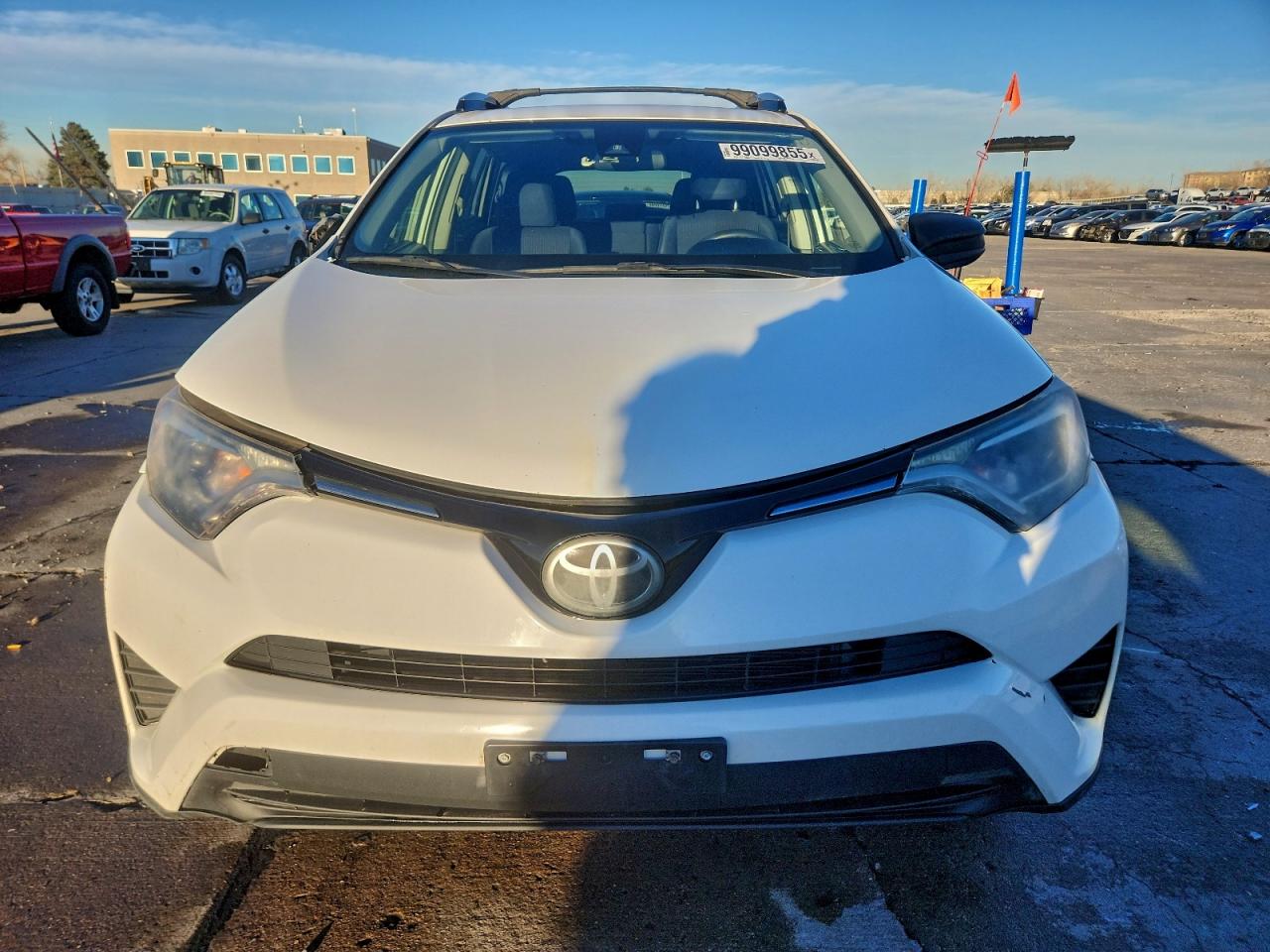 Toyota RAV4 Le Image 9