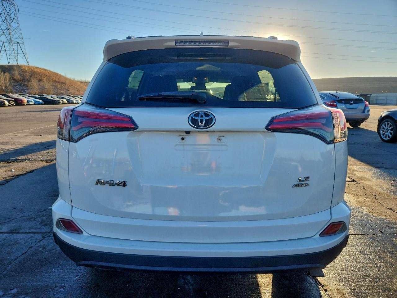 Toyota RAV4 Le Image 2