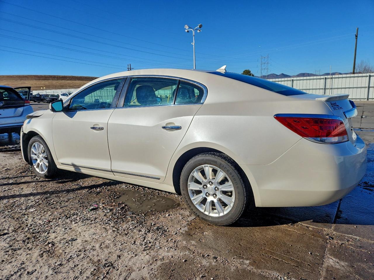 Buick LaCrosse Image 4